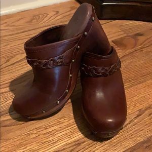 Ugg Heeled Clog.   Brown Leather  Size 7
